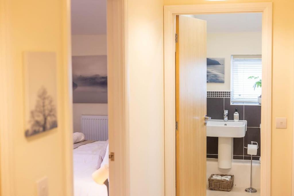The Wellness Lodge- Gym, Table Tennis, Cinema, Parking And More! Bath Exteriör bild