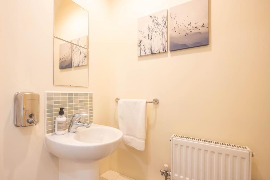 The Wellness Lodge- Gym, Table Tennis, Cinema, Parking And More! Bath Exteriör bild