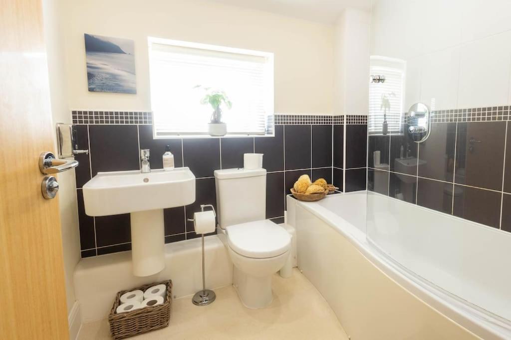 The Wellness Lodge- Gym, Table Tennis, Cinema, Parking And More! Bath Exteriör bild