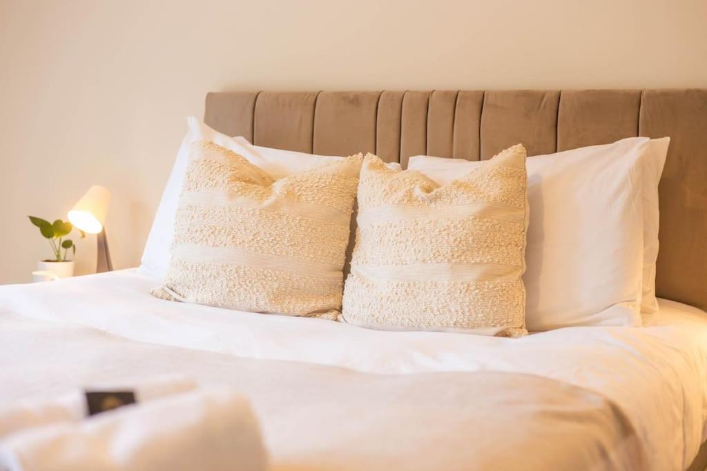 The Wellness Lodge- Gym, Table Tennis, Cinema, Parking And More! Bath Exteriör bild