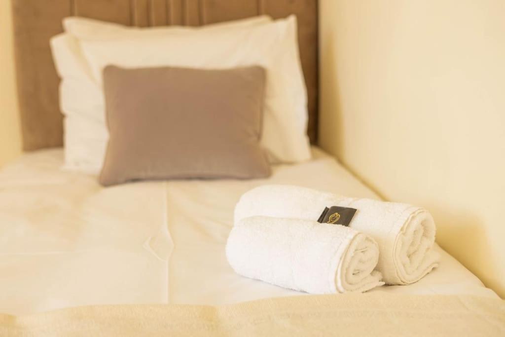 The Wellness Lodge- Gym, Table Tennis, Cinema, Parking And More! Bath Exteriör bild