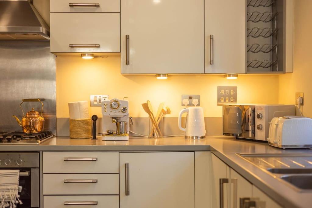 The Wellness Lodge- Gym, Table Tennis, Cinema, Parking And More! Bath Exteriör bild