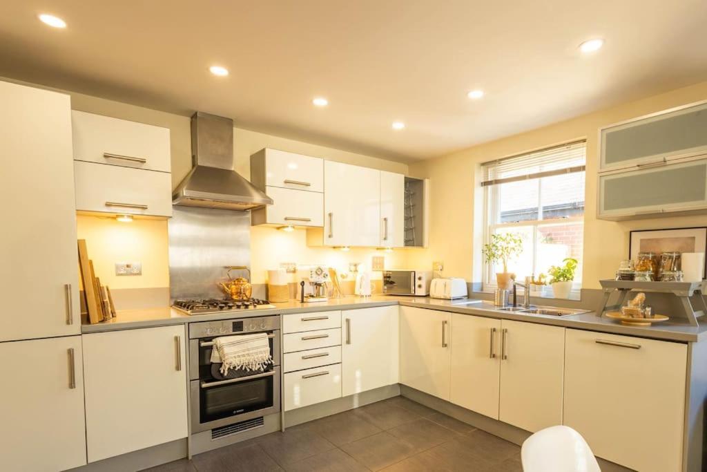 The Wellness Lodge- Gym, Table Tennis, Cinema, Parking And More! Bath Exteriör bild
